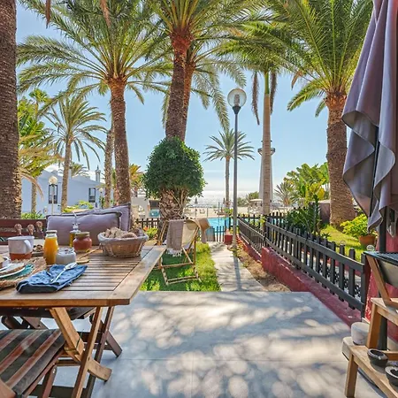 Pharus Retro New Heated Pool 公寓