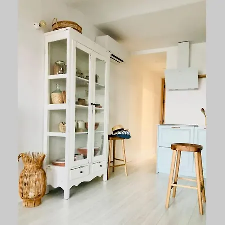 Pharus: Retro Apartment