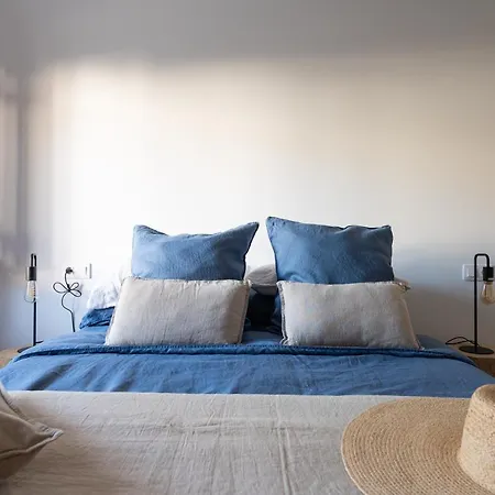 Pharus: Retro Apartment